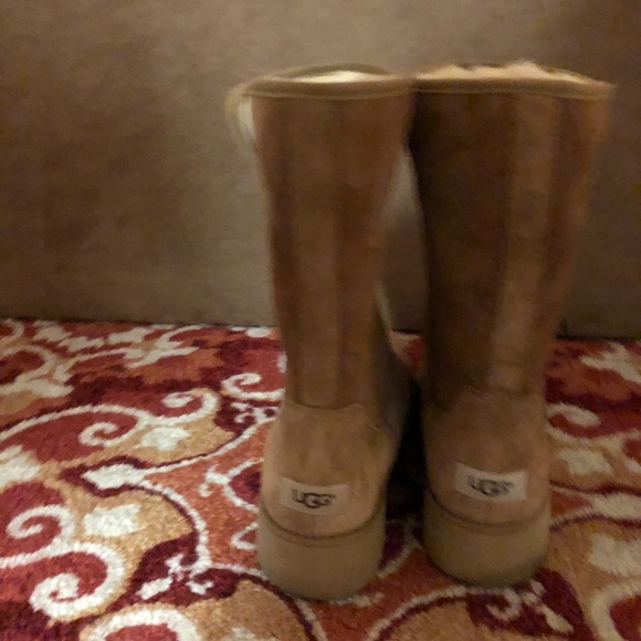 Ugg - Picture 7 of 7